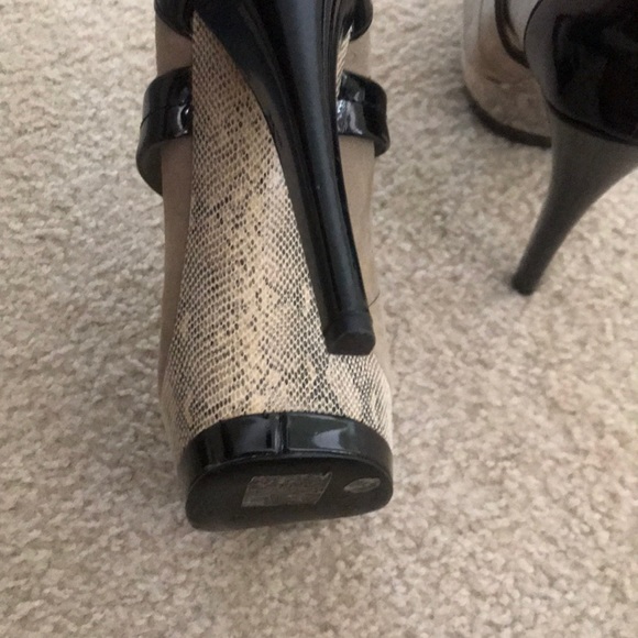 Shoes - Picture 4 of 5